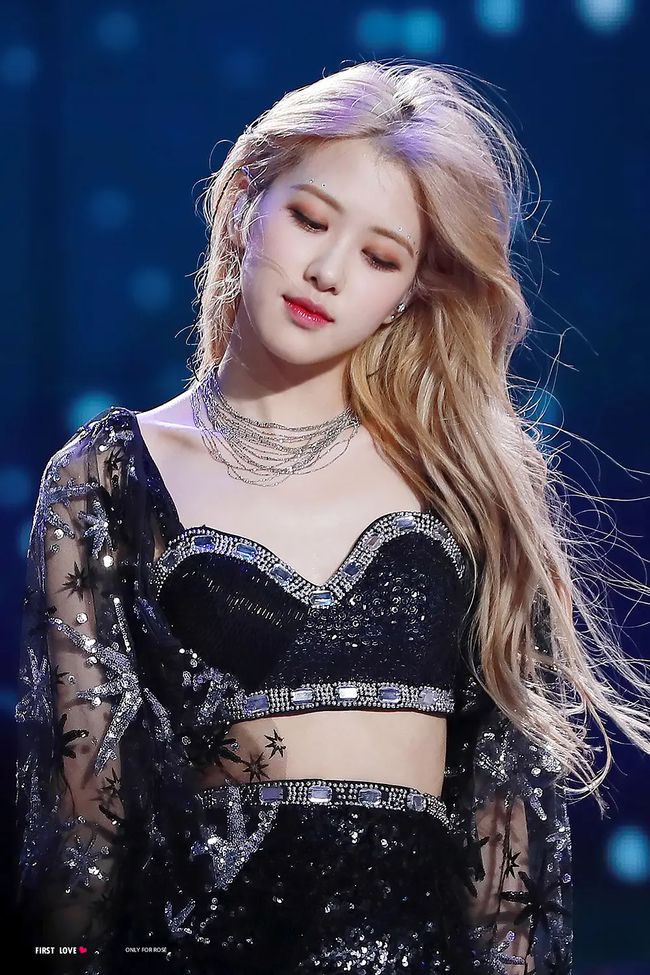 Blackpink最新舞台，灯光下的难忘瞬间
